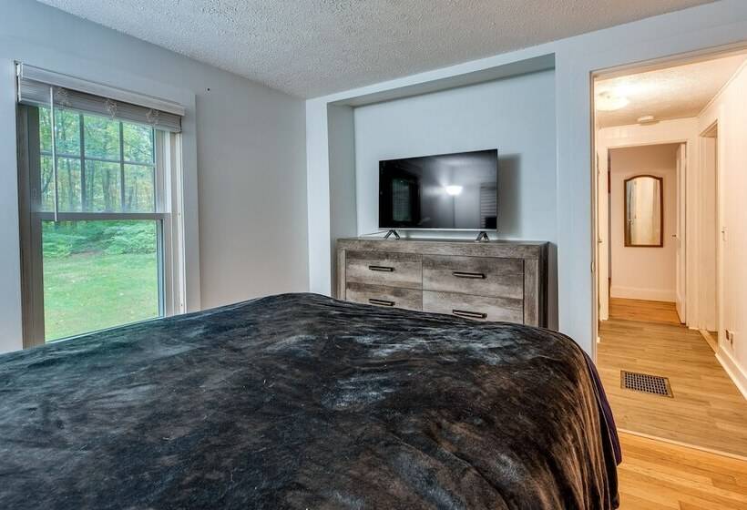 Near Beach: Pet Friendly Getaway W/ Yard