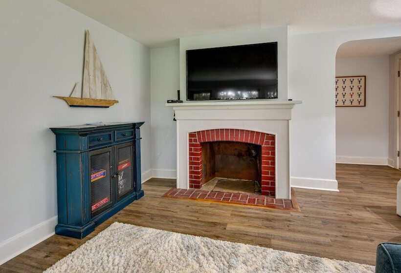 Near Beach: Pet Friendly Getaway W/ Yard