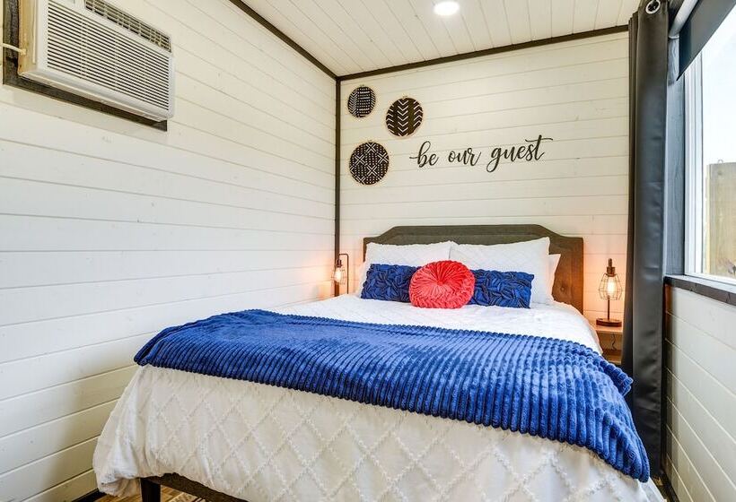 Remote Strawn Container Home With Hot Tub!