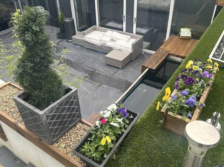 住所  Captivating 4 Bed House In West Wickham