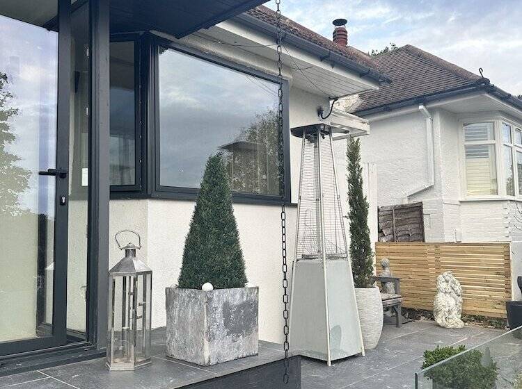 住所  Captivating 4 Bed House In West Wickham