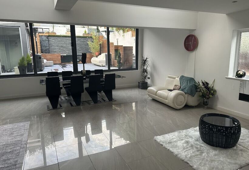 住所  Captivating 4 Bed House In West Wickham