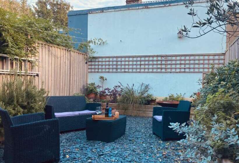 إقامة Charming 3 Bed House In London