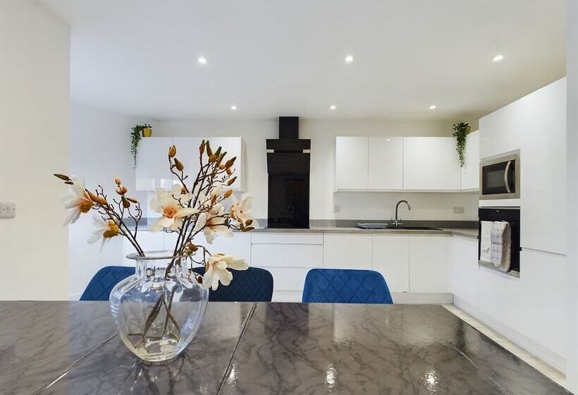 إقامة Cosy And Luxurious House For 10 Guests In Darwen