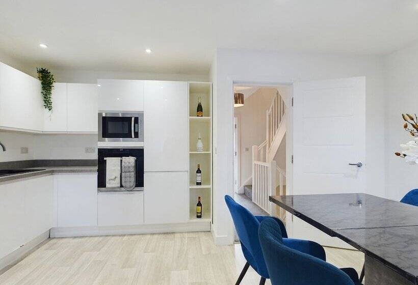 إقامة Cosy And Luxurious House For 10 Guests In Darwen