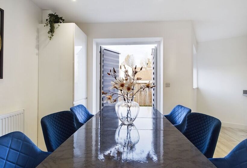 إقامة Cosy And Luxurious House For 10 Guests In Darwen