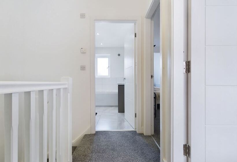 إقامة Cosy And Luxurious House For 10 Guests In Darwen