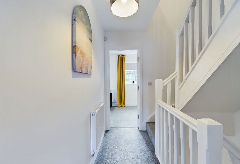 إقامة Cosy And Luxurious House For 10 Guests In Darwen