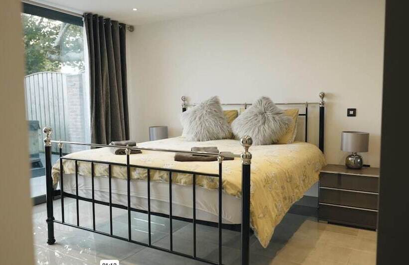 Резиденция Hollywood Vibes In Pembrokeshire