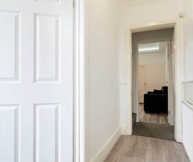 Резиденция House With Modern Interior, Conveniently Located