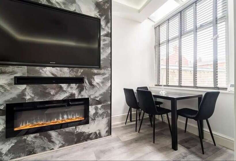 Резиденция House With Modern Interior, Conveniently Located