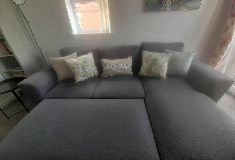 レジデンス Immaculate 1 Bed House In Newtown, Disley