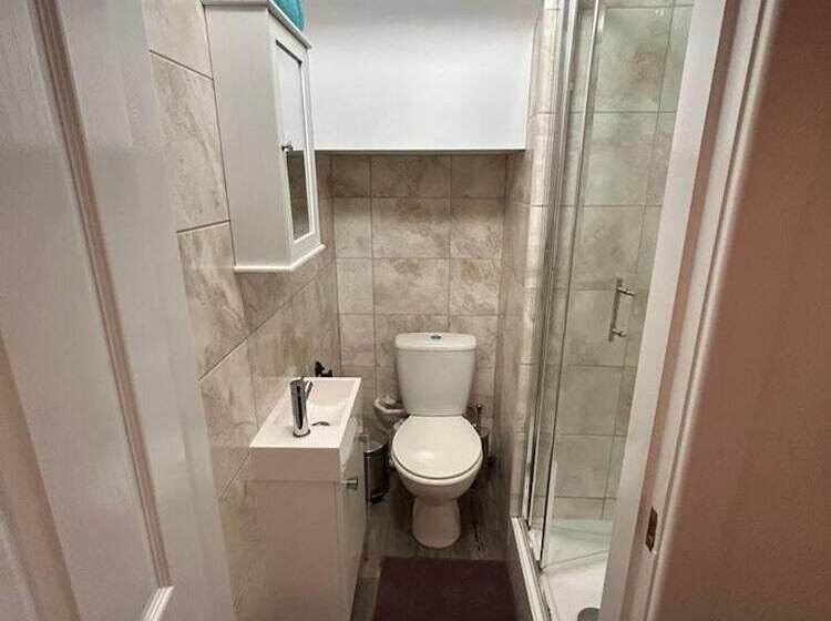 レジデンス Immaculate 1 Bed House In Newtown, Disley