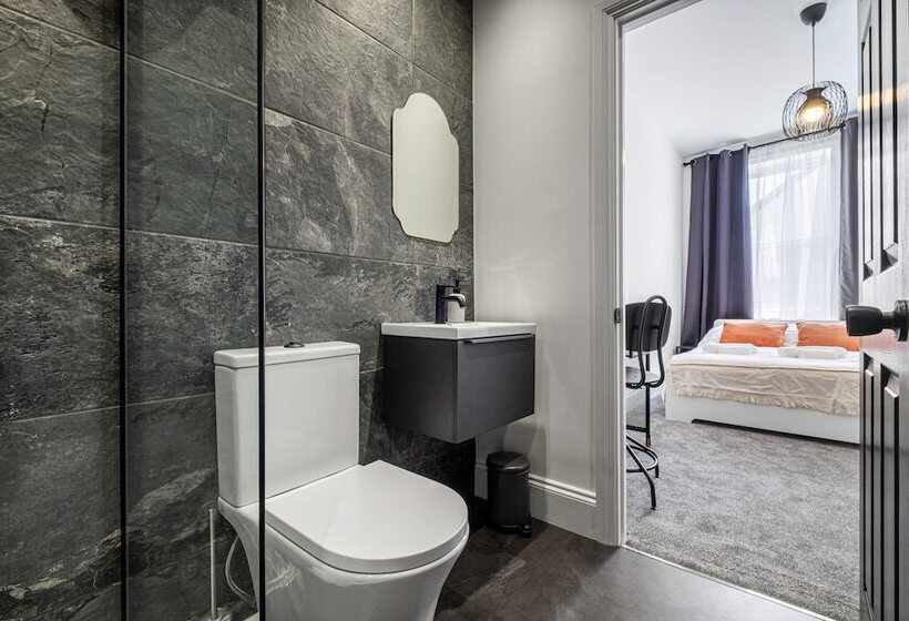 إقامة Immaculate 6 Bed House In Newcastle