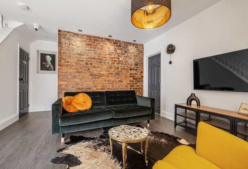 إقامة Immaculate 6 Bed House In Newcastle