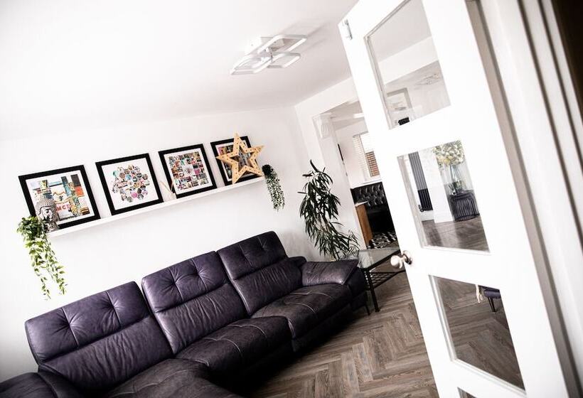 レジデンス Inviting 3 Bed House In Manchester