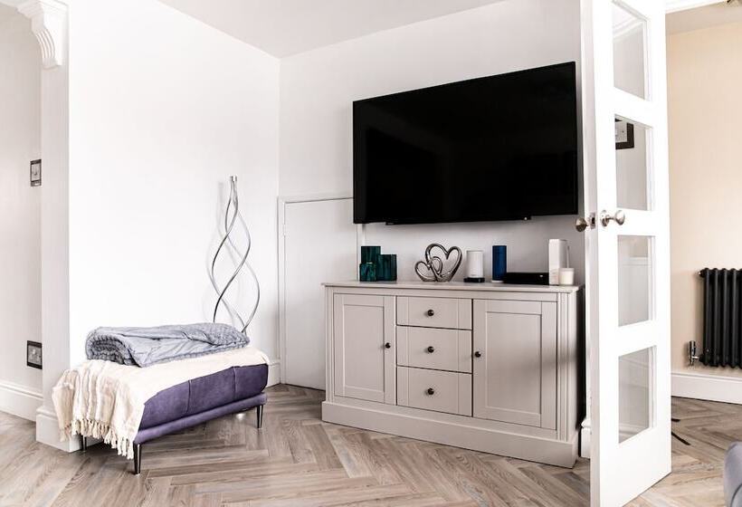 レジデンス Inviting 3 Bed House In Manchester