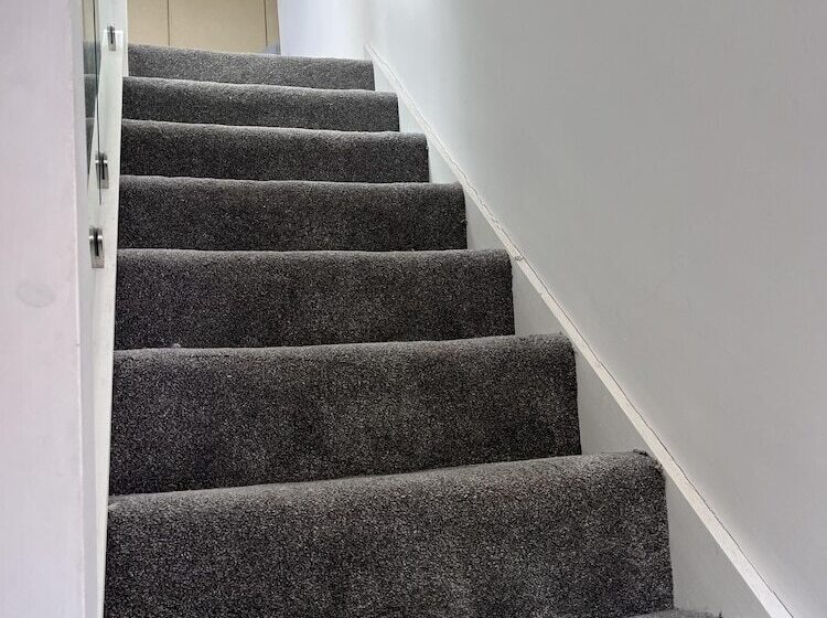 住所  Modern Newly Renovated 3 Story House In Ebbw Vale