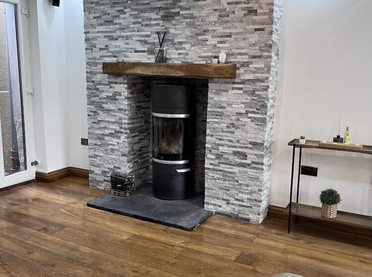 住所  Modern Newly Renovated 3 Story House In Ebbw Vale