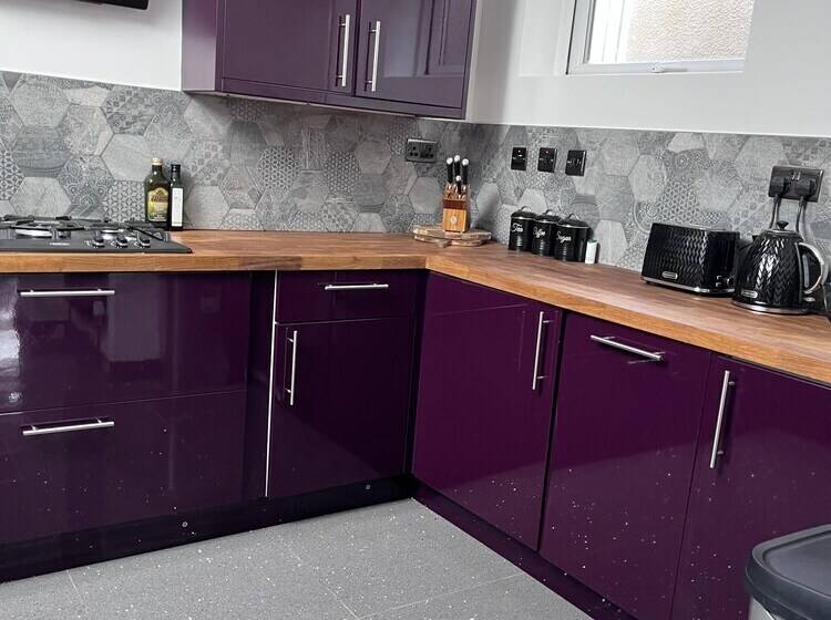 住所  Modern Newly Renovated 3 Story House In Ebbw Vale