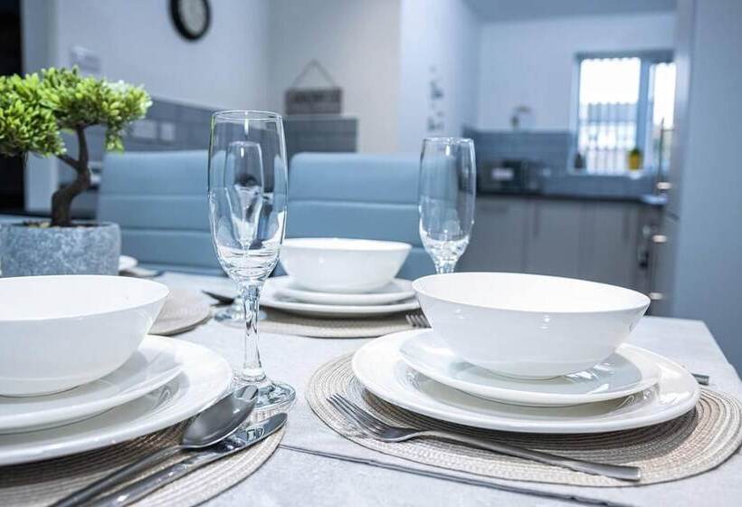 레지던스 Stunning 4 Bed House In Telford West Midlands