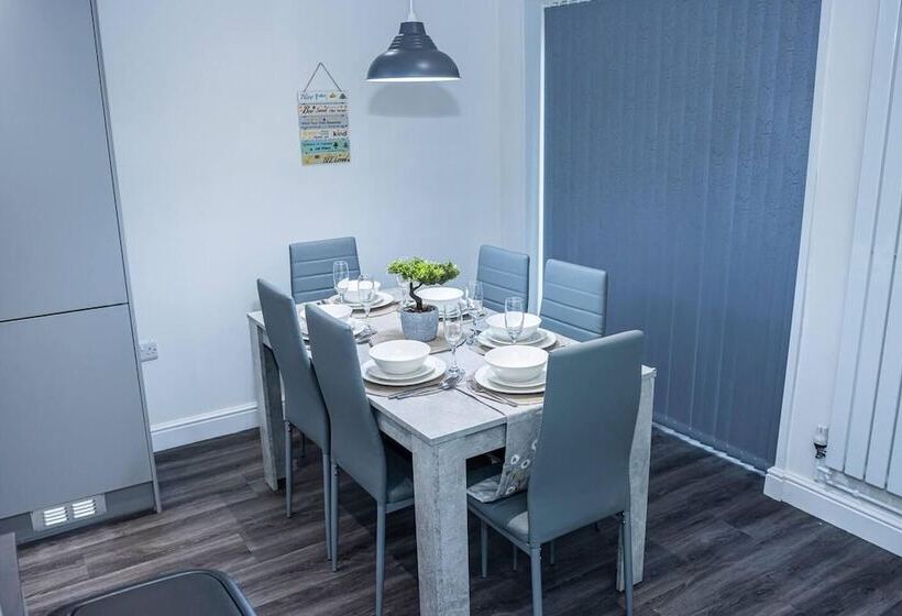 레지던스 Stunning 4 Bed House In Telford West Midlands