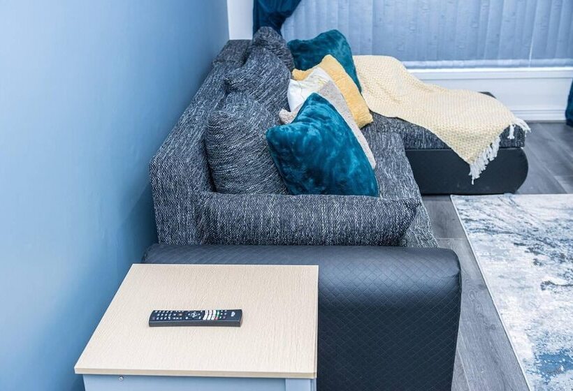 레지던스 Stunning 4 Bed House In Telford West Midlands