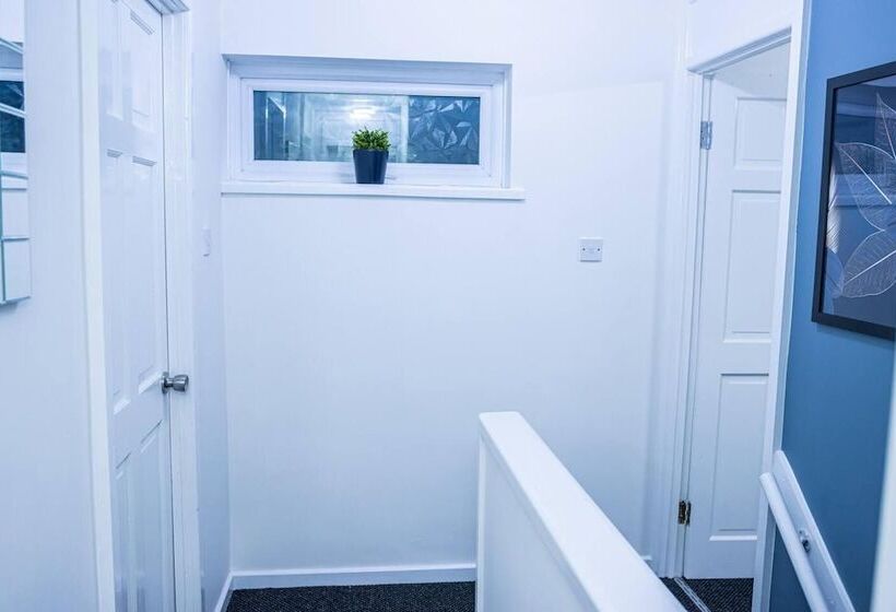 레지던스 Stunning 4 Bed House In Telford West Midlands