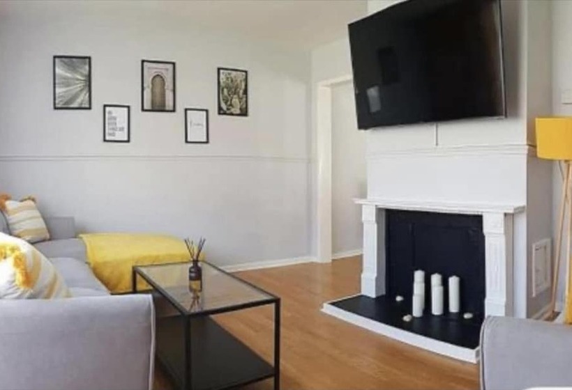 Резиденция Stylish 3 Bed House In Stockton On Tees