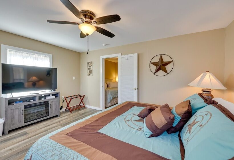 Riverfront Arkansas Abode   Furnished Deck & Grill