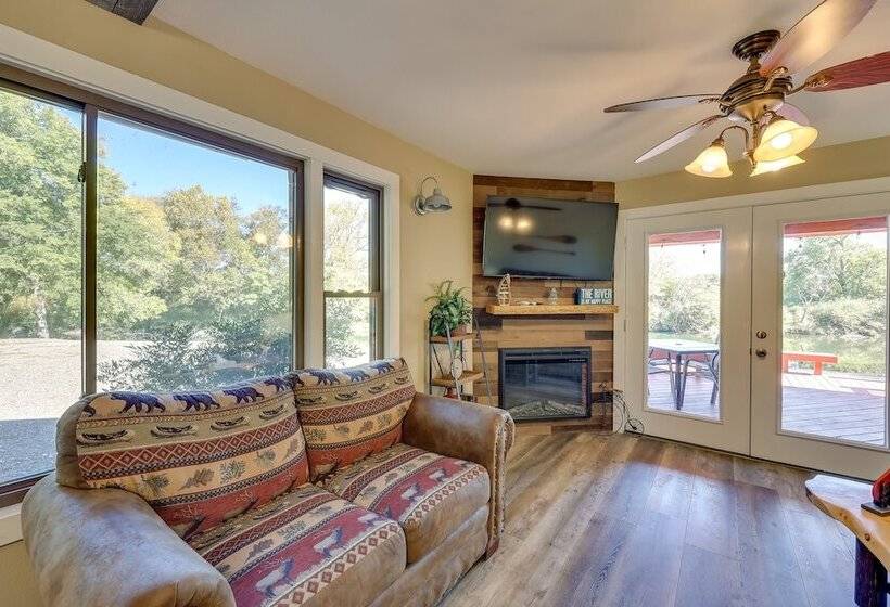 Riverfront Arkansas Abode   Furnished Deck & Grill