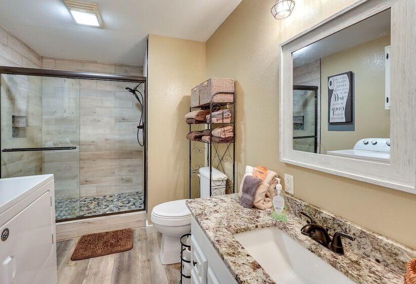 Riverfront Arkansas Abode   Furnished Deck & Grill