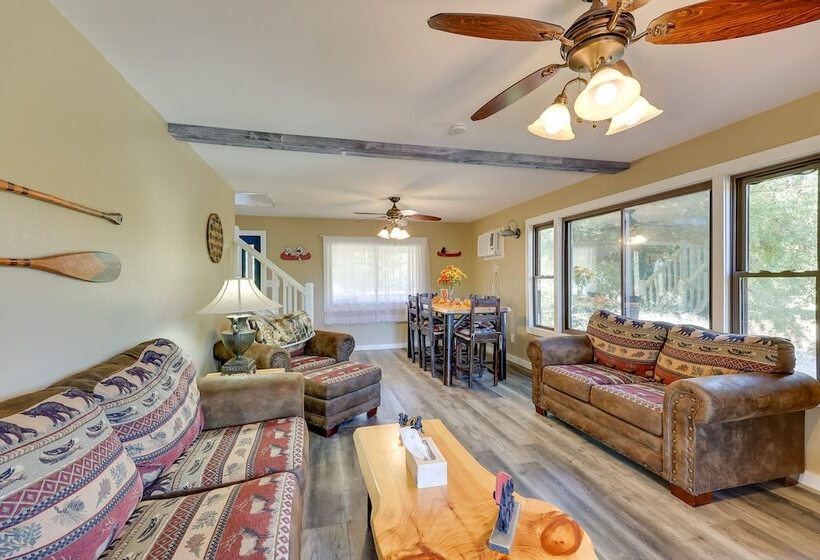 Riverfront Arkansas Abode   Furnished Deck & Grill