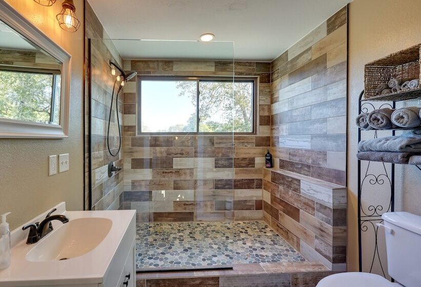 Riverfront Arkansas Abode   Furnished Deck & Grill