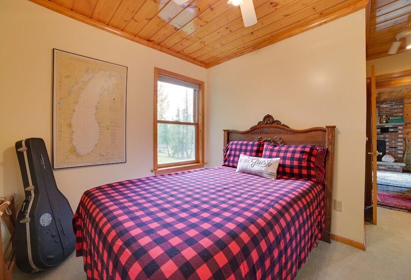 Riverfront Cheboygan Cabin W/ Kayaks & Dock!