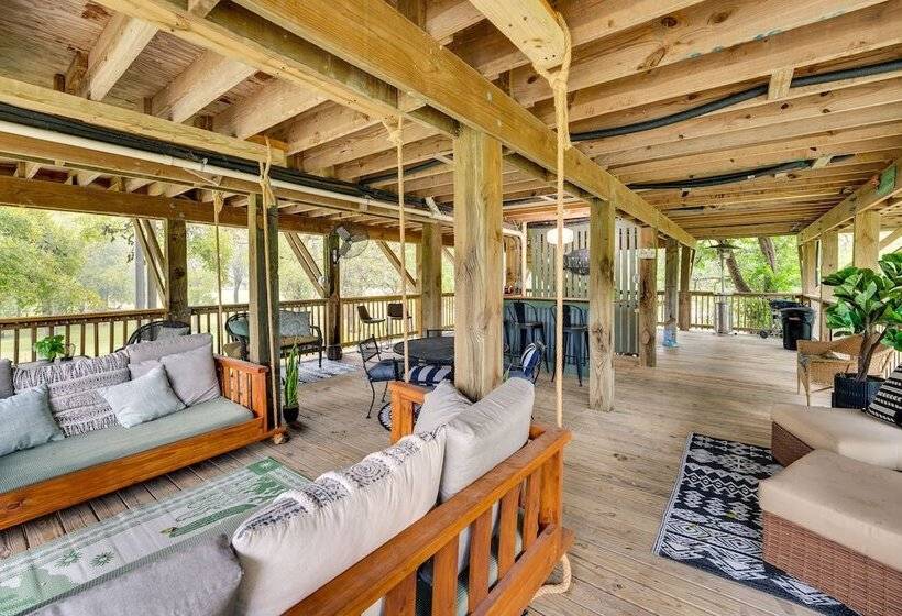 Riverfront Cuero Vacation Home W/ Spacious Deck!