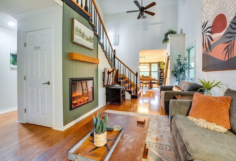 Riverfront Cuero Vacation Home W/ Spacious Deck!