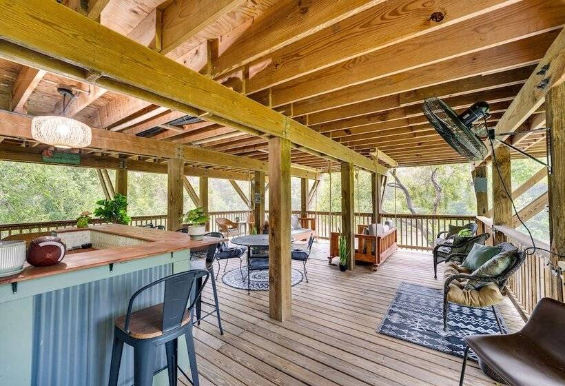 Riverfront Cuero Vacation Home W/ Spacious Deck!