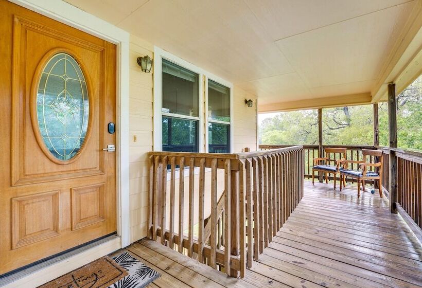 Riverfront Cuero Vacation Home W/ Spacious Deck!