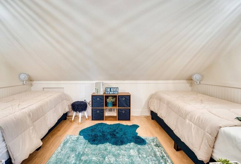 Riverfront Cuero Vacation Home W/ Spacious Deck!