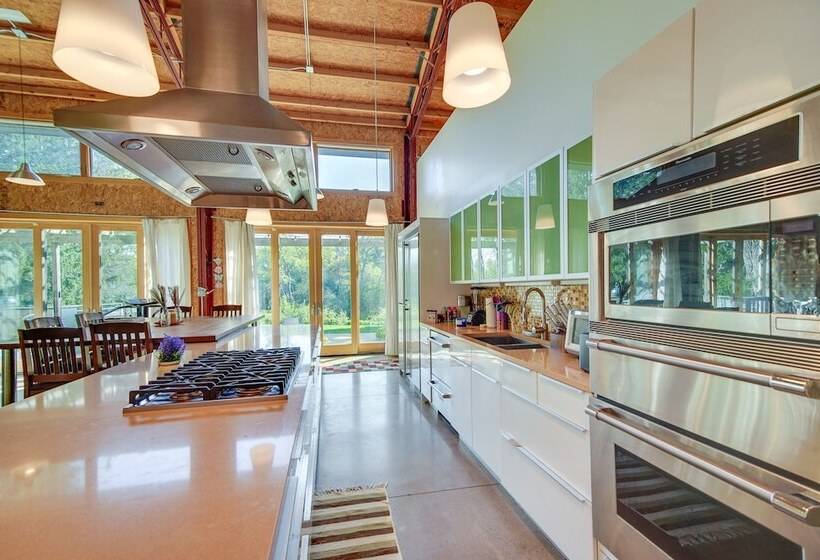 Riverfront Libertyville Retreat W/ Outdoor Kitchen