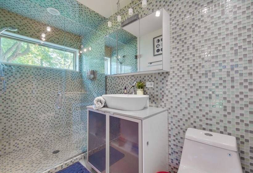 Riverfront Libertyville Retreat W/ Outdoor Kitchen