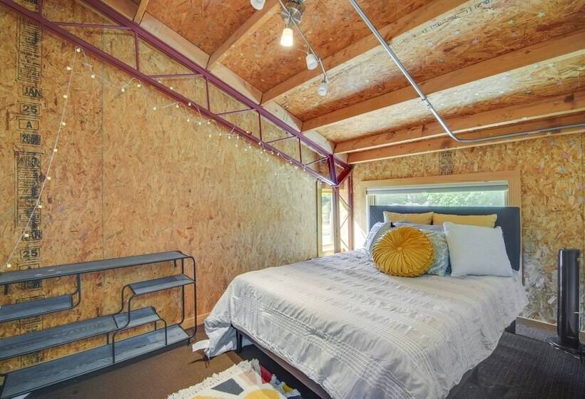 Riverfront Libertyville Retreat W/ Outdoor Kitchen