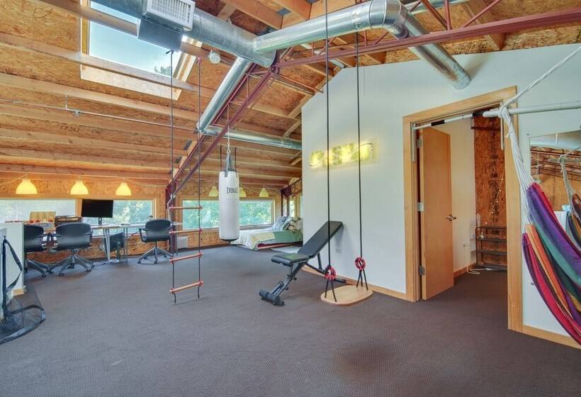 Riverfront Libertyville Retreat W/ Outdoor Kitchen