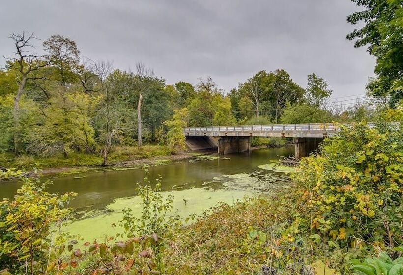 Riverfront Libertyville Retreat W/ Outdoor Kitchen