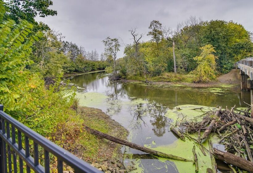 Riverfront Libertyville Retreat W/ Outdoor Kitchen