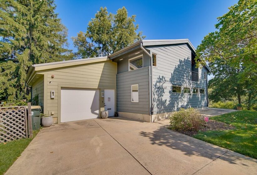 Riverfront Libertyville Retreat W/ Outdoor Kitchen