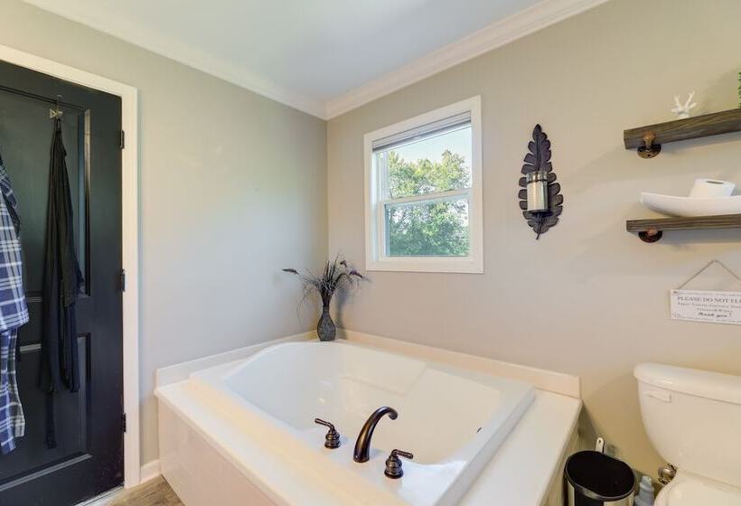 Riverfront Pollocksville Home W/ Private Beach!