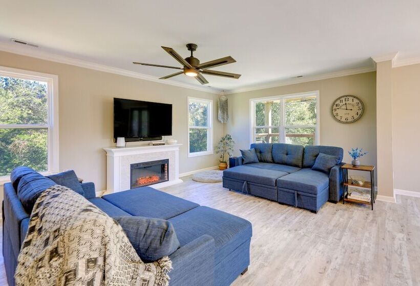 Riverfront Pollocksville Home W/ Private Beach!