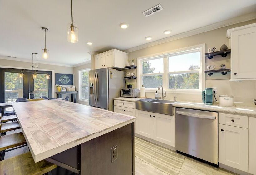 Riverfront Pollocksville Home W/ Private Beach!